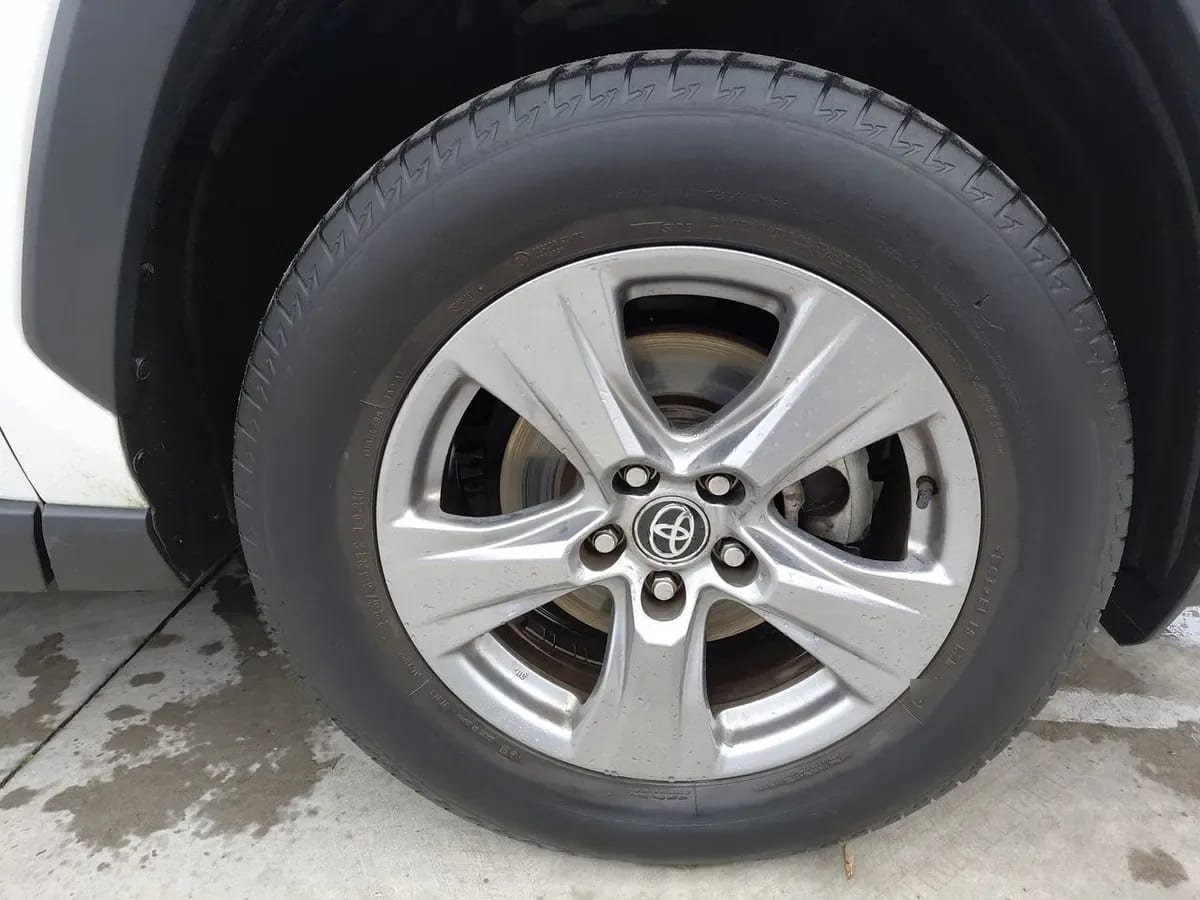 Toyota Rav 4 2.0 Le 4x2 Mt 5p año 2022