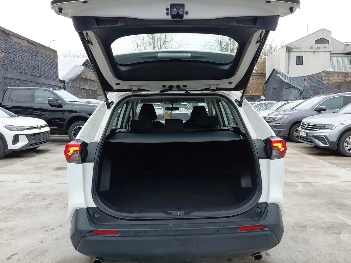 Toyota Rav 4 2.0 Le 4x2 Mt 5p año 2022