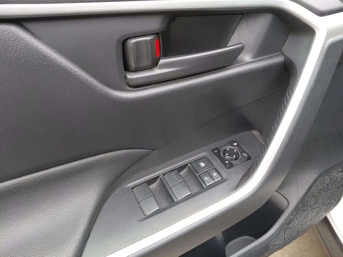 Toyota Rav 4 2.0 Le 4x2 Mt 5p año 2022