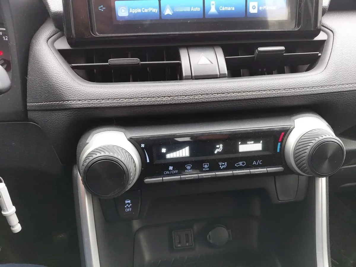 Toyota Rav 4 2.0 Le 4x2 Mt 5p año 2022