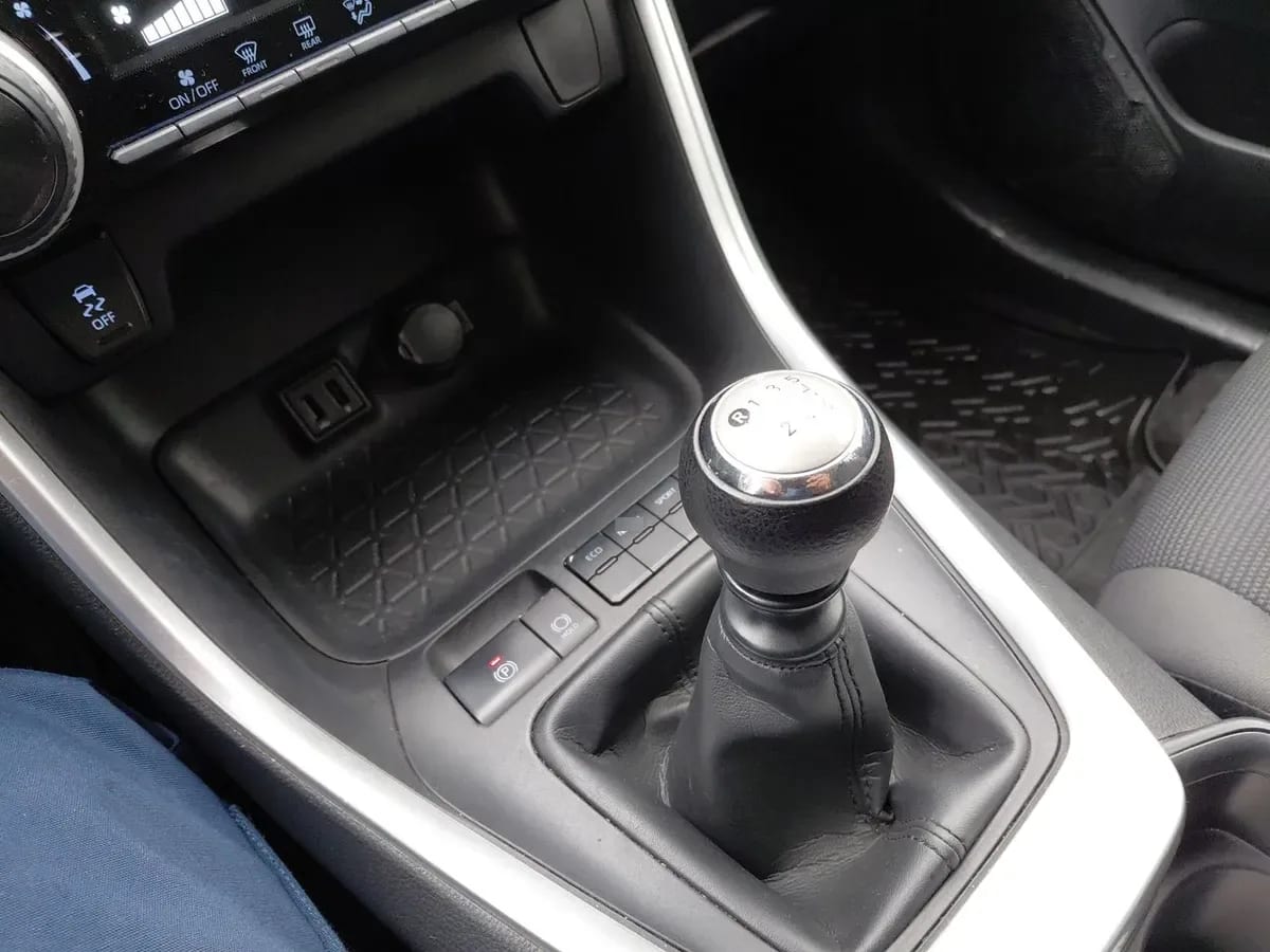 Toyota Rav 4 2.0 Le 4x2 Mt 5p año 2022