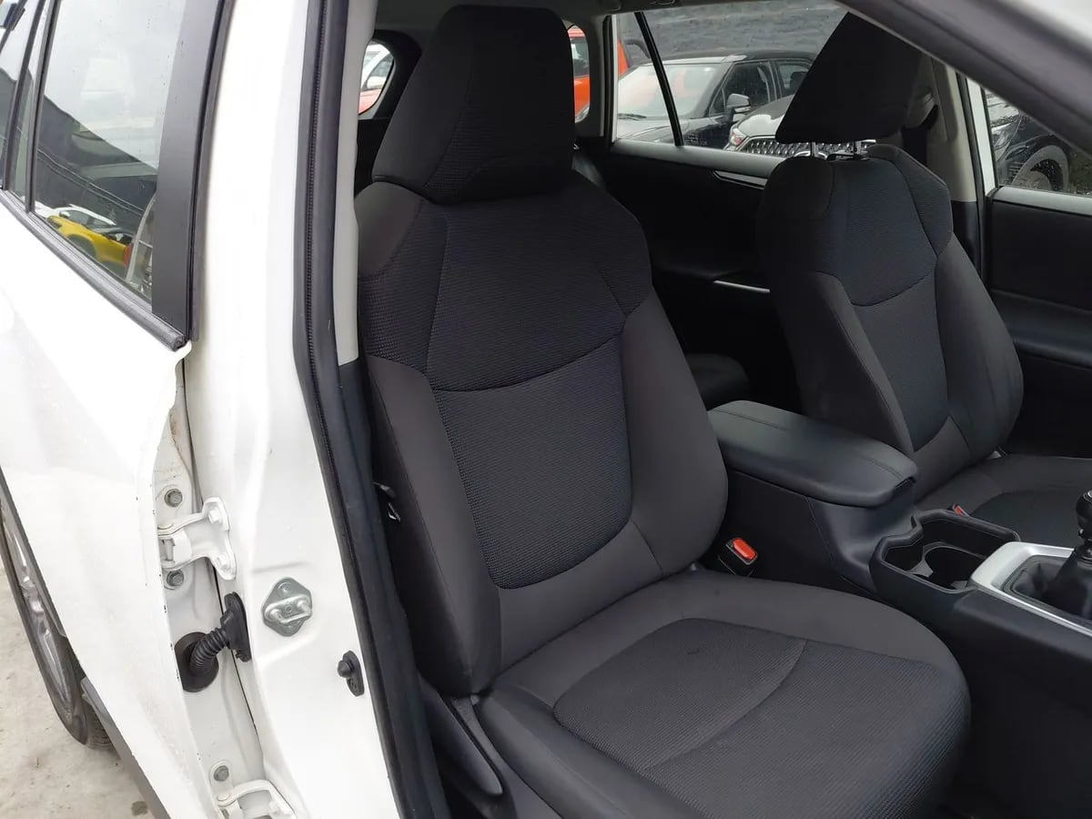 Toyota Rav 4 2.0 Le 4x2 Mt 5p año 2022