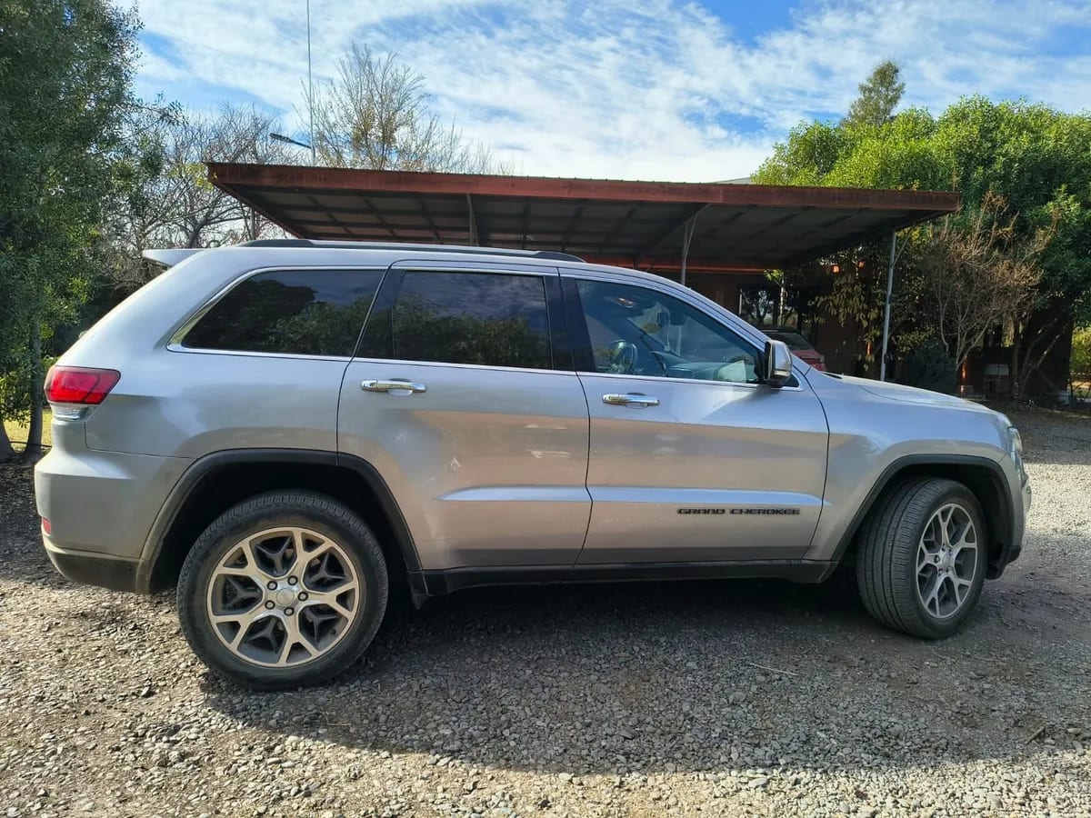 Jeep Grand Cherokee 3.6 Limited Lx At 4x4 año 2021