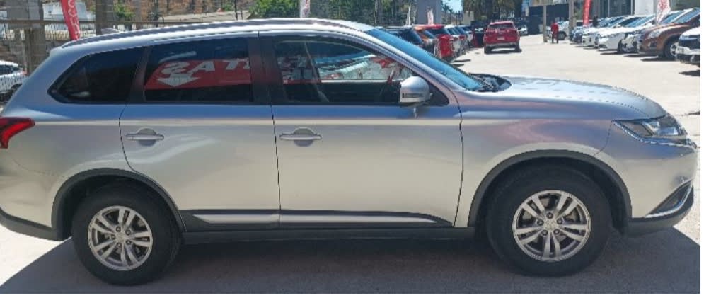 MITSUBISHI OUTLANDER 2.0 Mt 4x2 año 2020