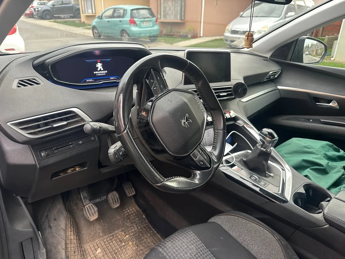 Peugeot 3008 1.2 Active Pack Puretech 130 Mt año 2022