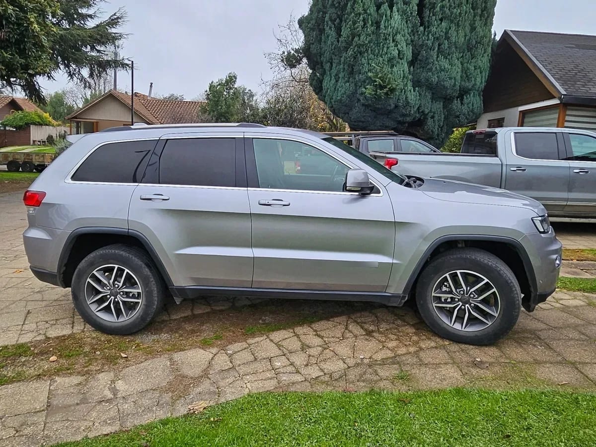 JEEP GRAND CHEROKEE 3.6 Limited Lx At 4x4 año 2021