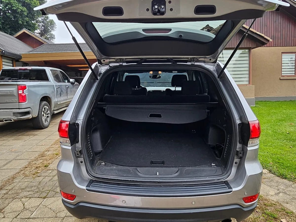 JEEP GRAND CHEROKEE 3.6 Limited Lx At 4x4 año 2021