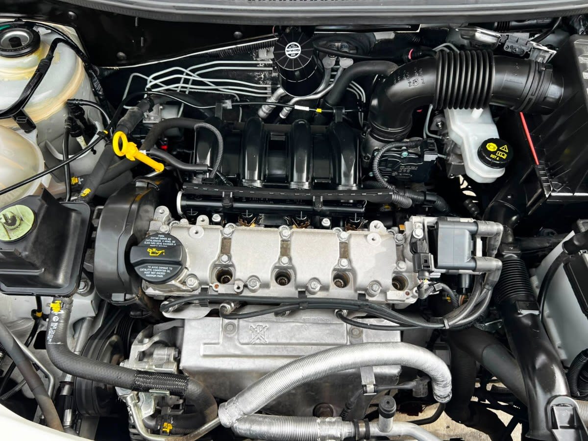 Volkswagen Gol Trendline 1.6 Mt año 2021
