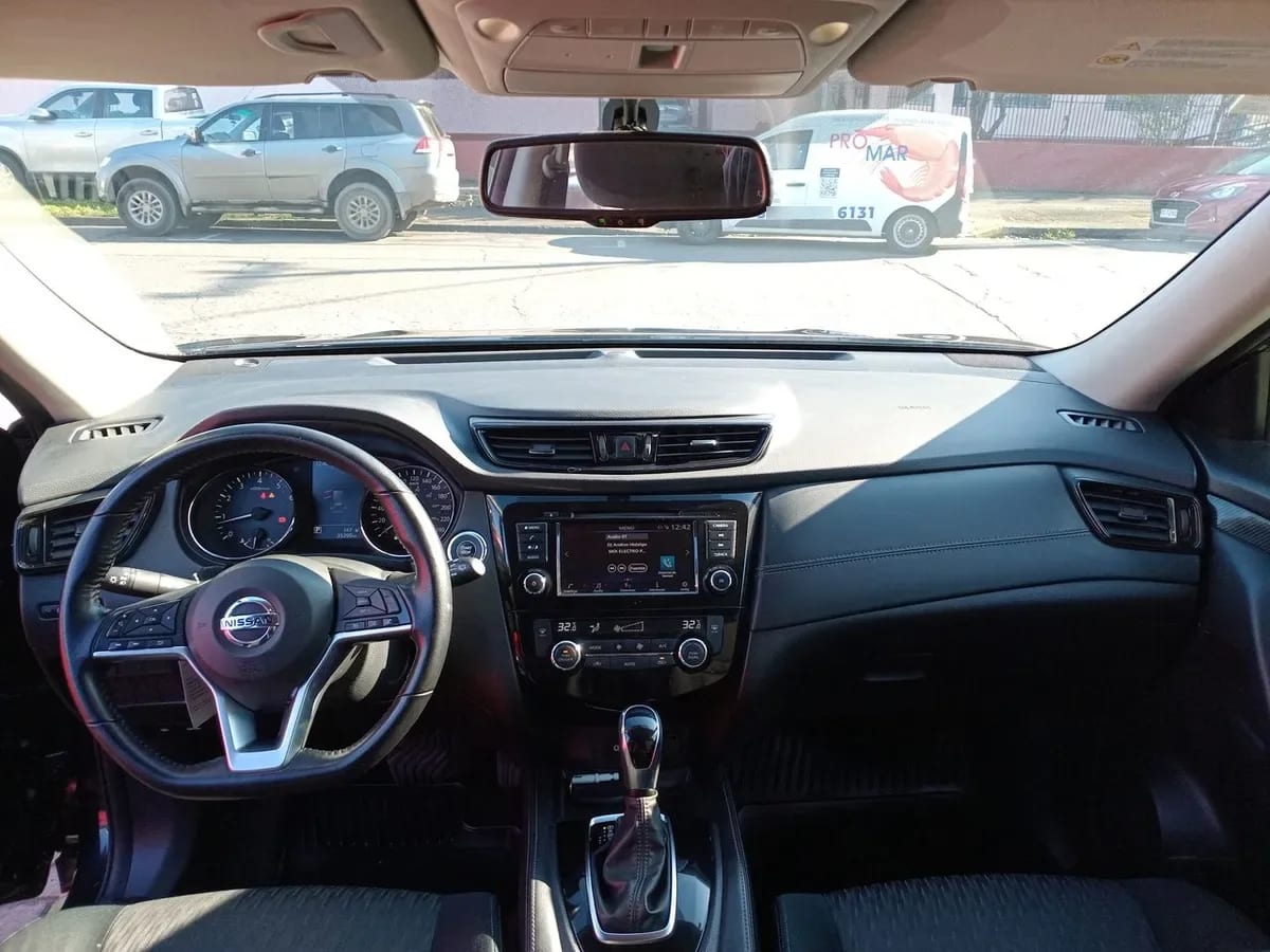 Nissan X-Trail 2.5 Advance 4x2 3row Cvt At 5p año 2023