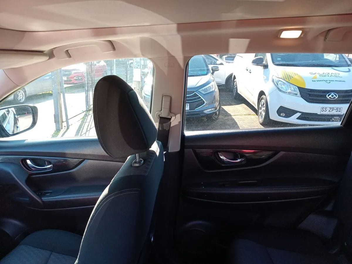 Nissan X-Trail 2.5 Advance 4x2 3row Cvt At 5p año 2023