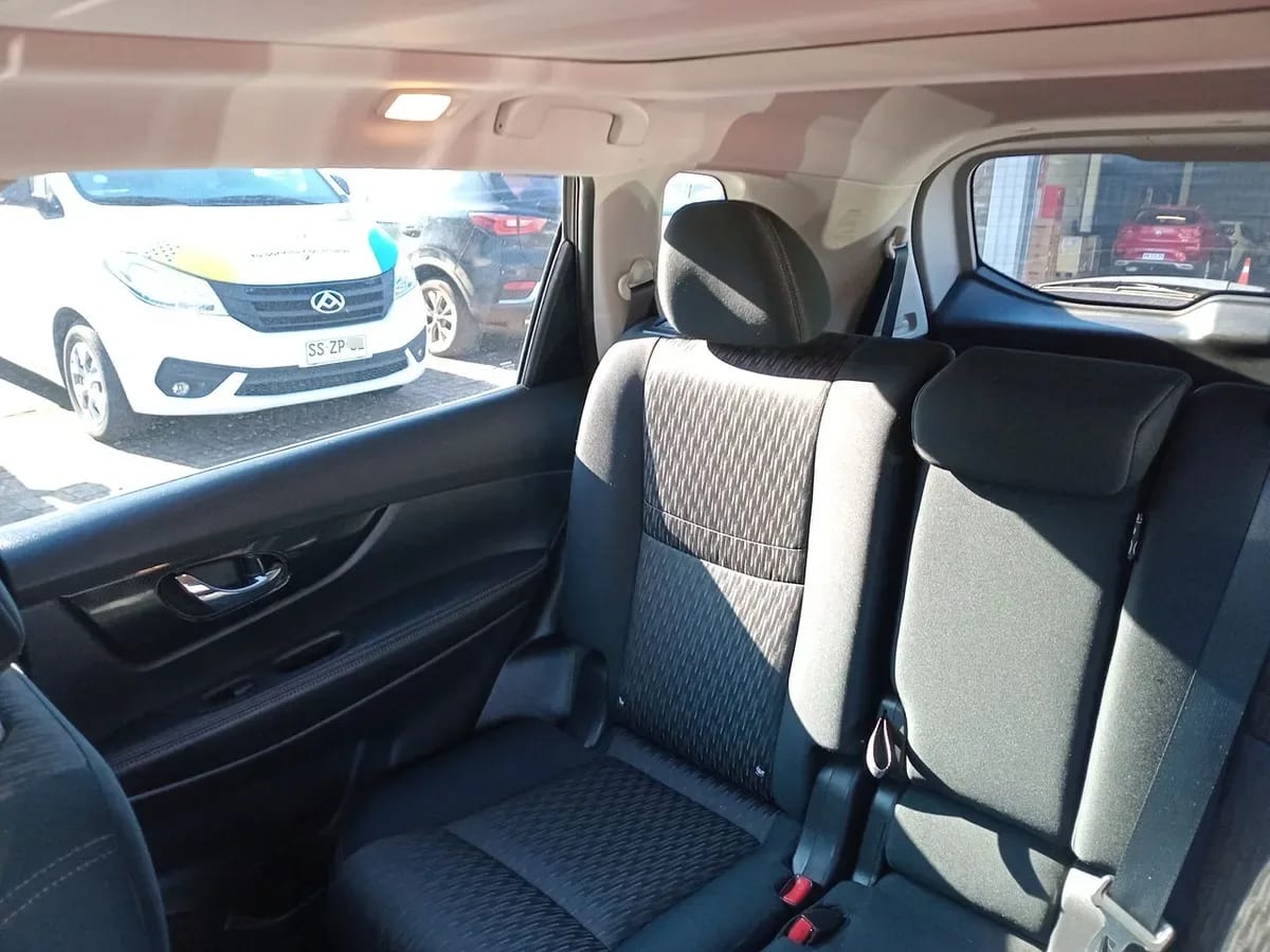 Nissan X-Trail 2.5 Advance 4x2 3row Cvt At 5p año 2023