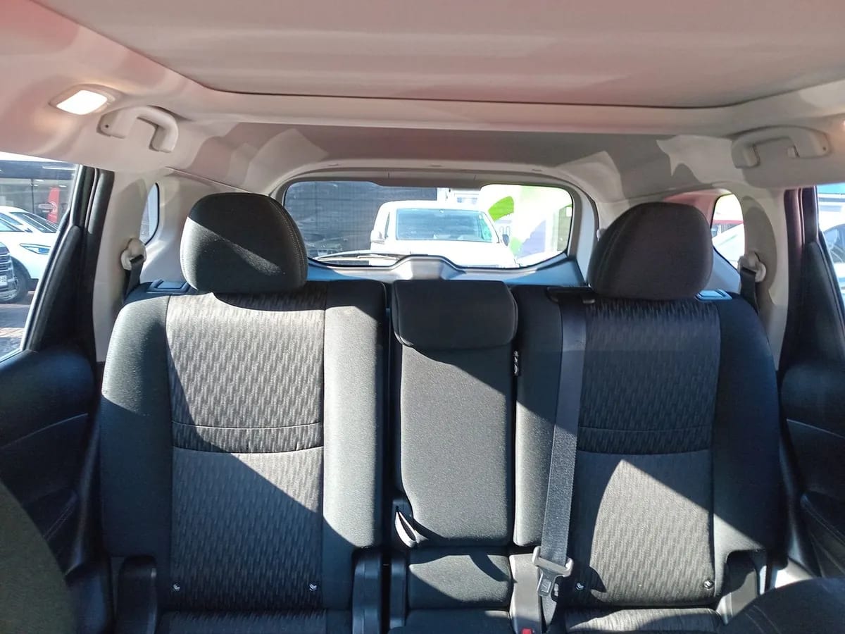 Nissan X-Trail 2.5 Advance 4x2 3row Cvt At 5p año 2023