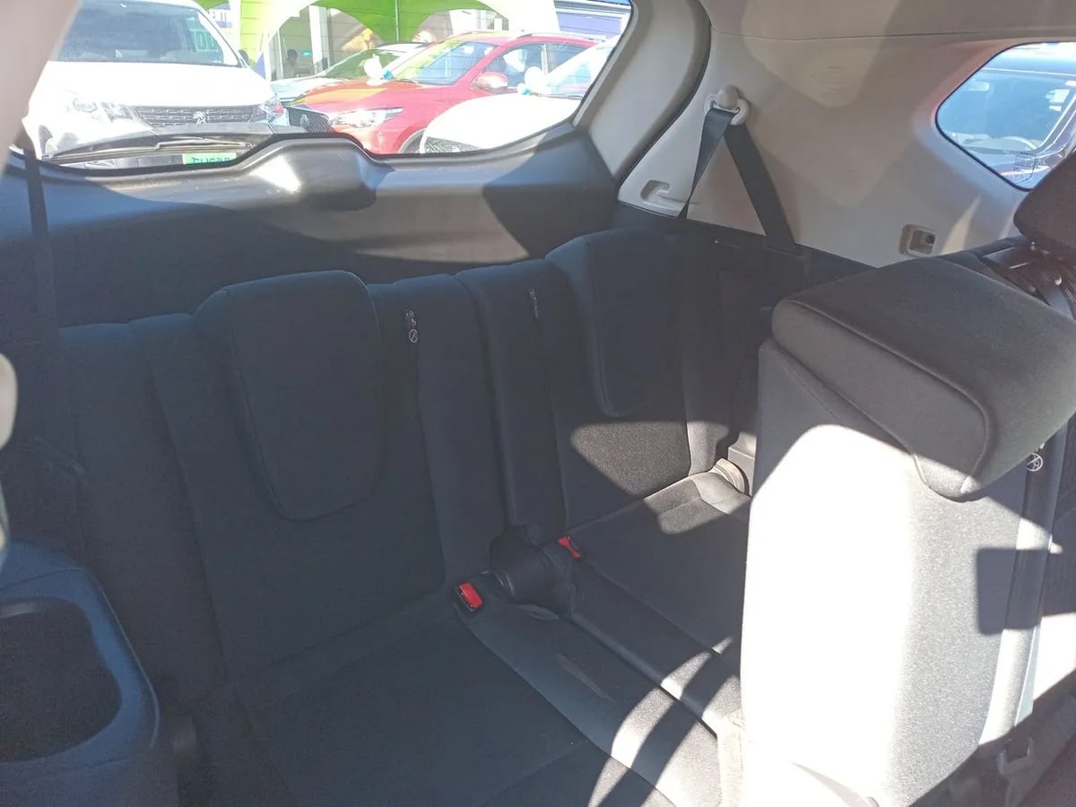 Nissan X-Trail 2.5 Advance 4x2 3row Cvt At 5p año 2023