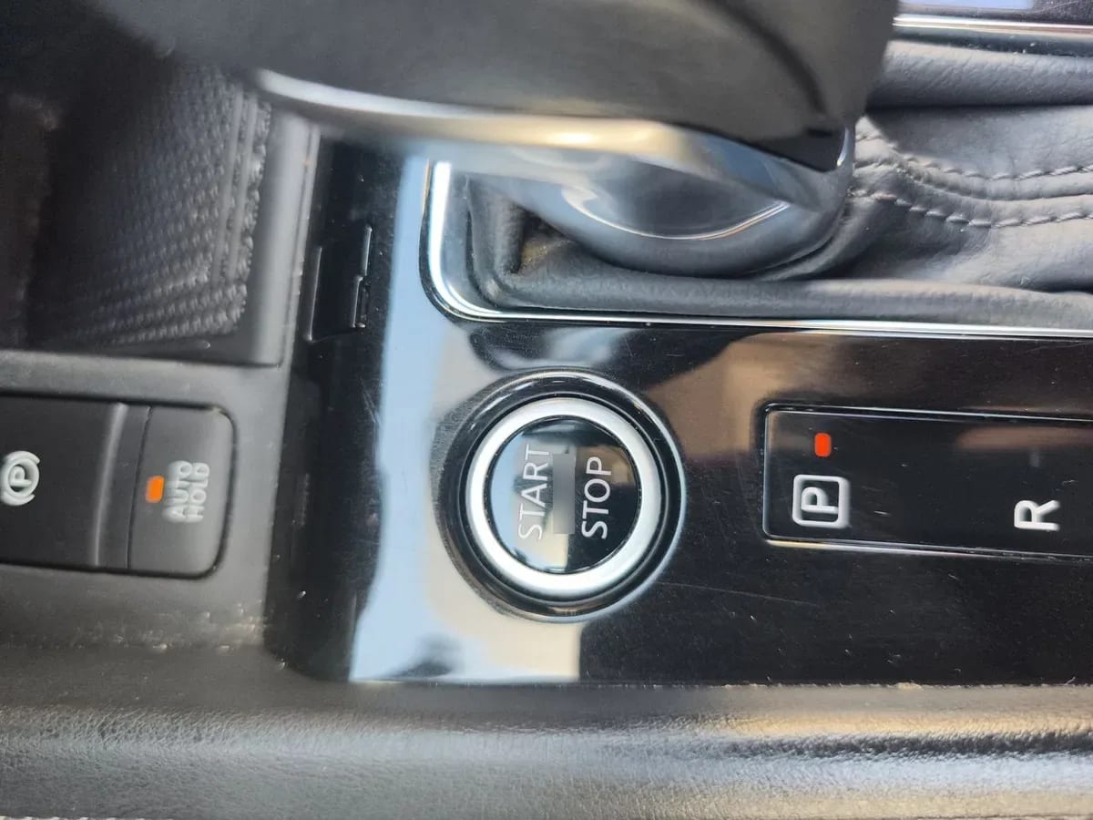 Nissan Kicks 1.6 Exclusive 4x2 Cvt At 5p año 2025