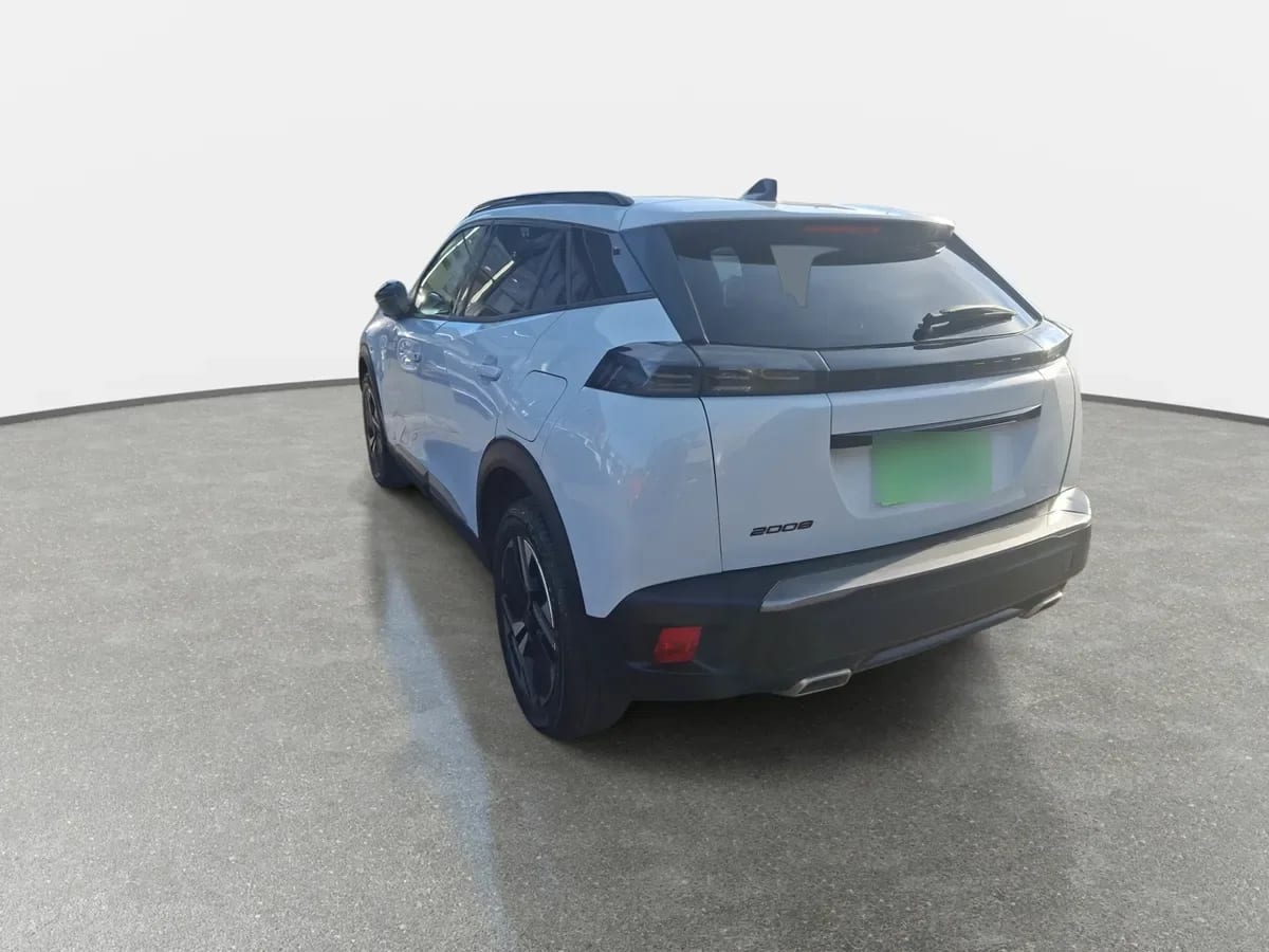 Peugeot 2008 1.2 Allure Pack Puretech 130hp 4x2 Mt 5p año 2024