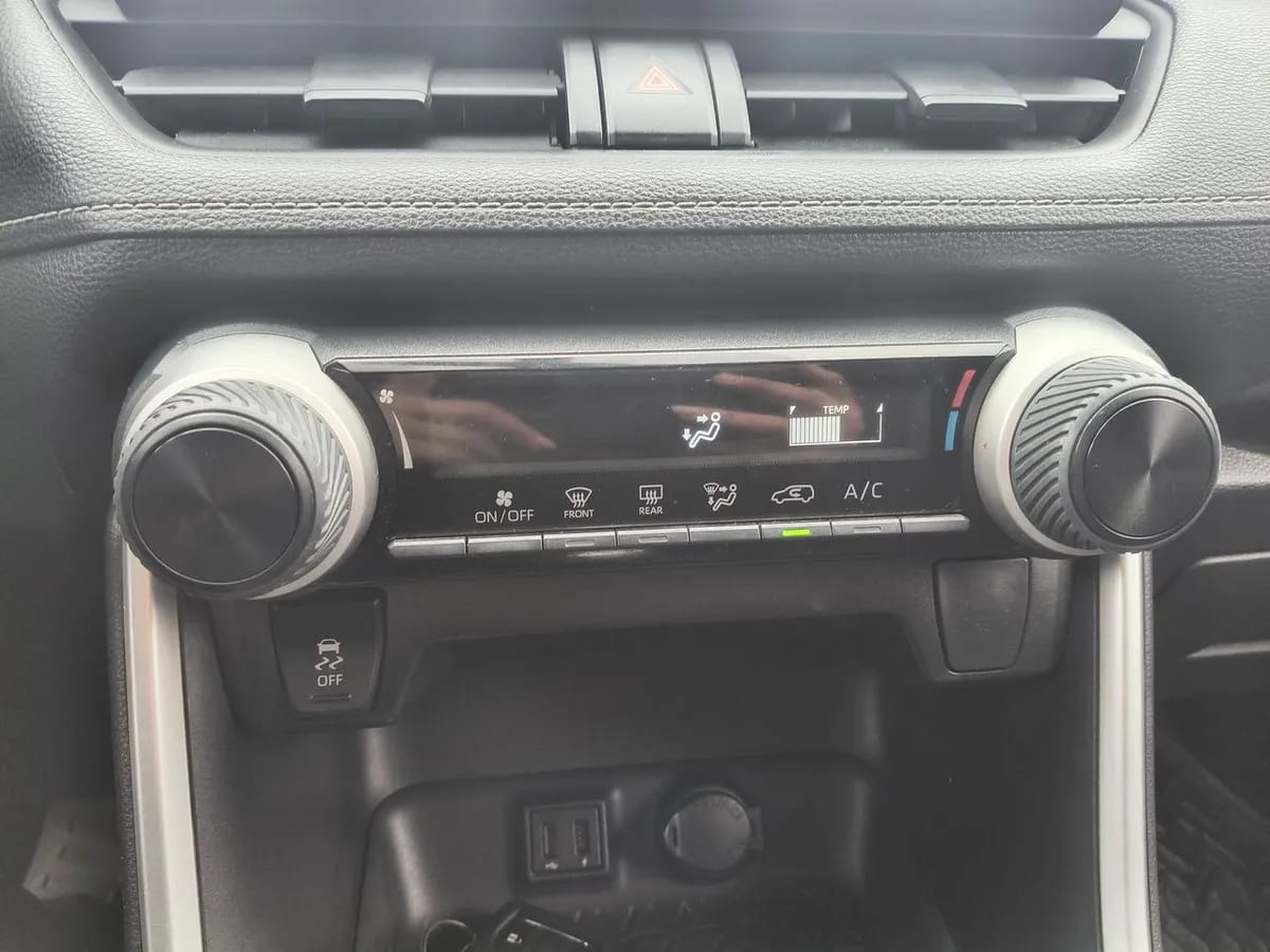 Toyota Rav 4 2.0 Le 4x2 Mt 5p año 2022