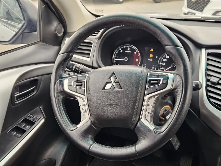 Mitsubishi Montero Sport Mt 4x2 2.4 año 2017