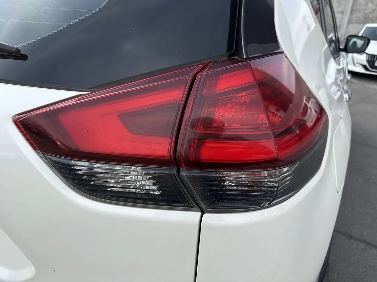 Nissan X-Trail 2.5 Sense 4x2 2row Cvt At 5p año 2020