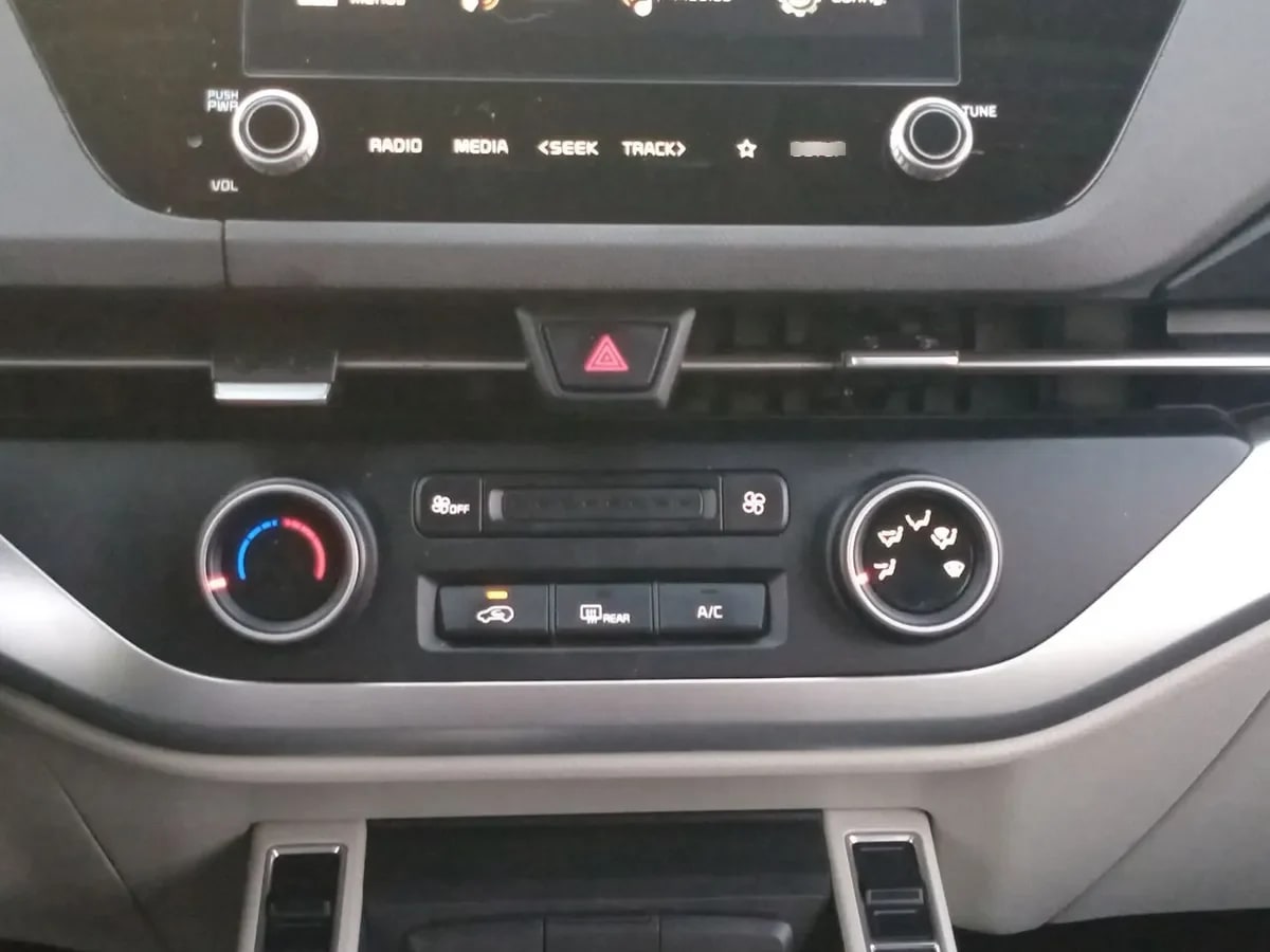 Kia Carens 1.4l Ex Turbo-Gdi 4x2 7dct At 5p año 2024