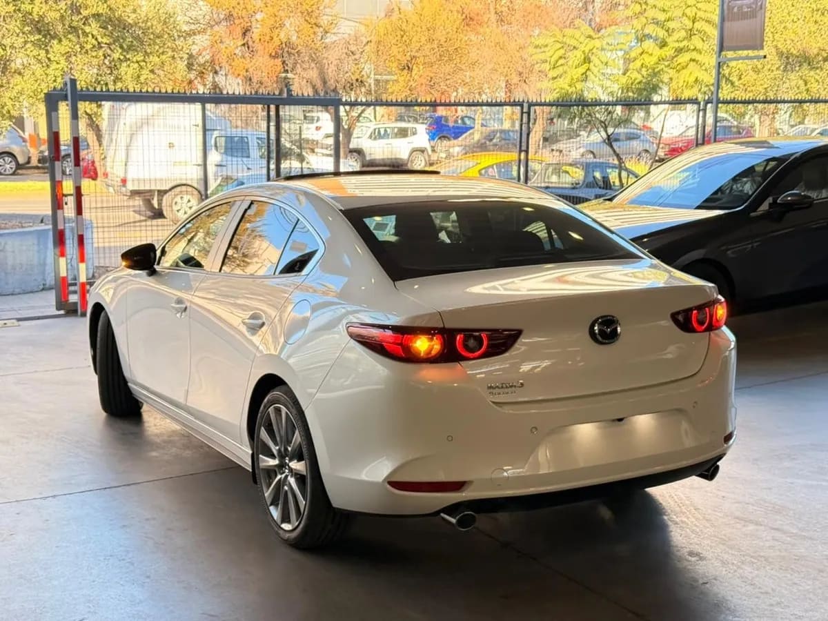 Mazda MAZDA3 Otra año 2026