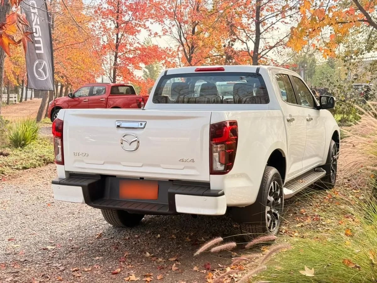 Mazda BT-50 2.2 Dc High At 4x4 Diesel año 2026
