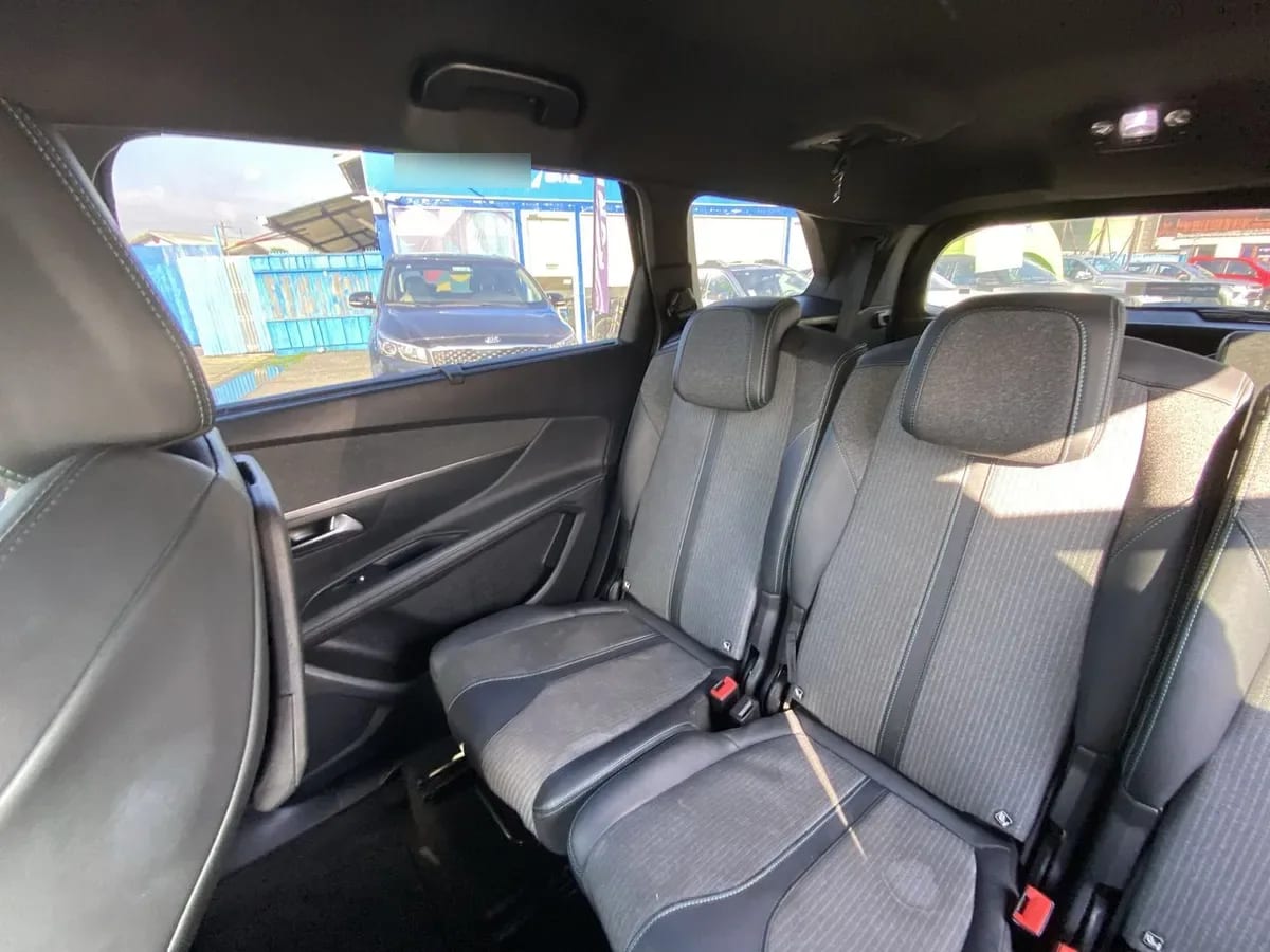 Peugeot 5008 1.5 Allure Pack Bluehdi 130 4x2 Eat8 5p año 2024