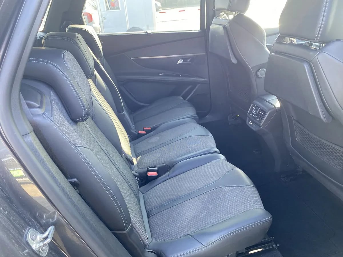 Peugeot 5008 1.5 Allure Pack Bluehdi 130 4x2 Eat8 5p año 2024