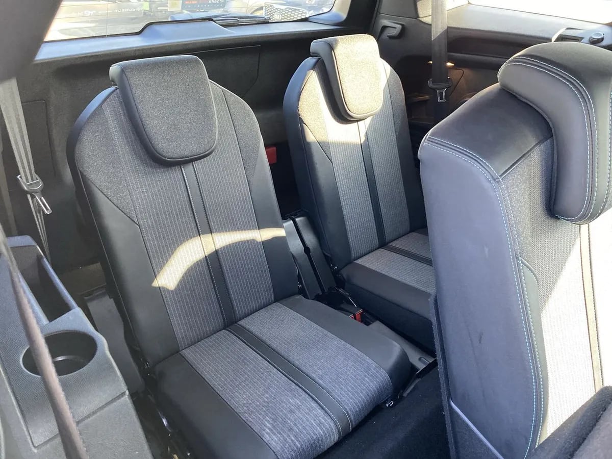 Peugeot 5008 1.5 Allure Pack Bluehdi 130 4x2 Eat8 5p año 2024