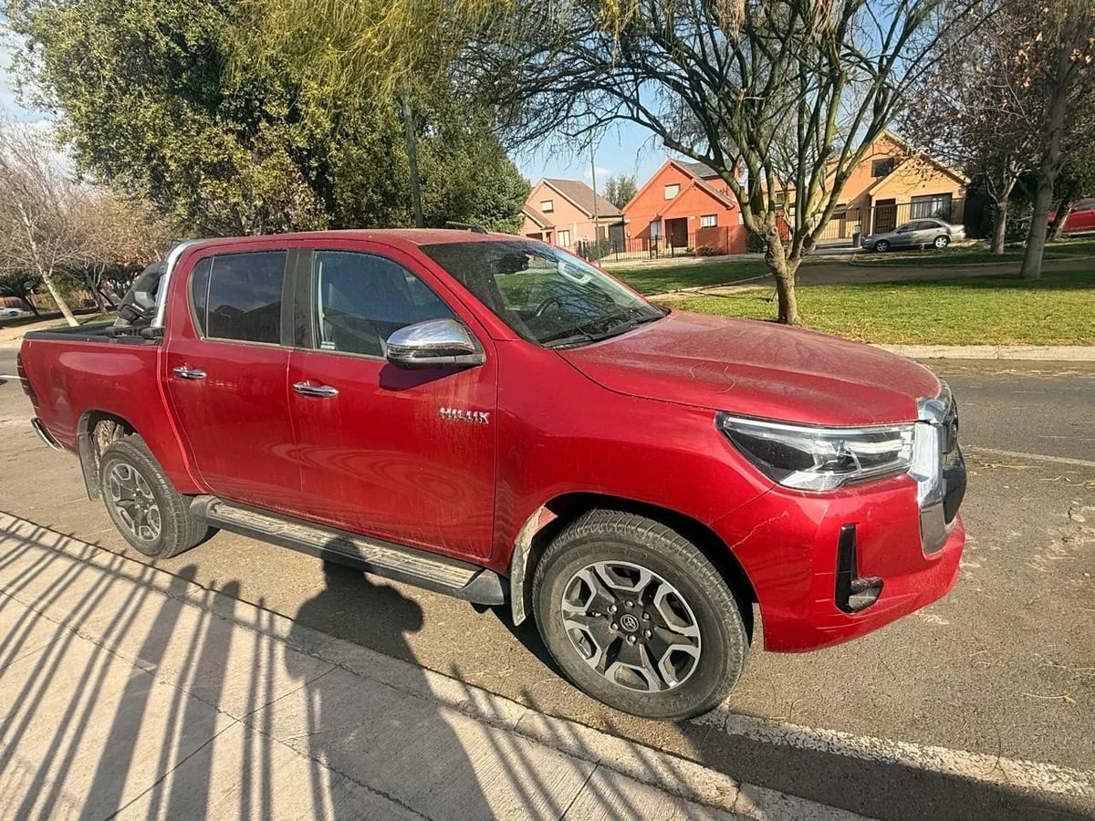 Toyota HILUX 2.8 Gr-S Srv At Diesel 4x4 año 2023