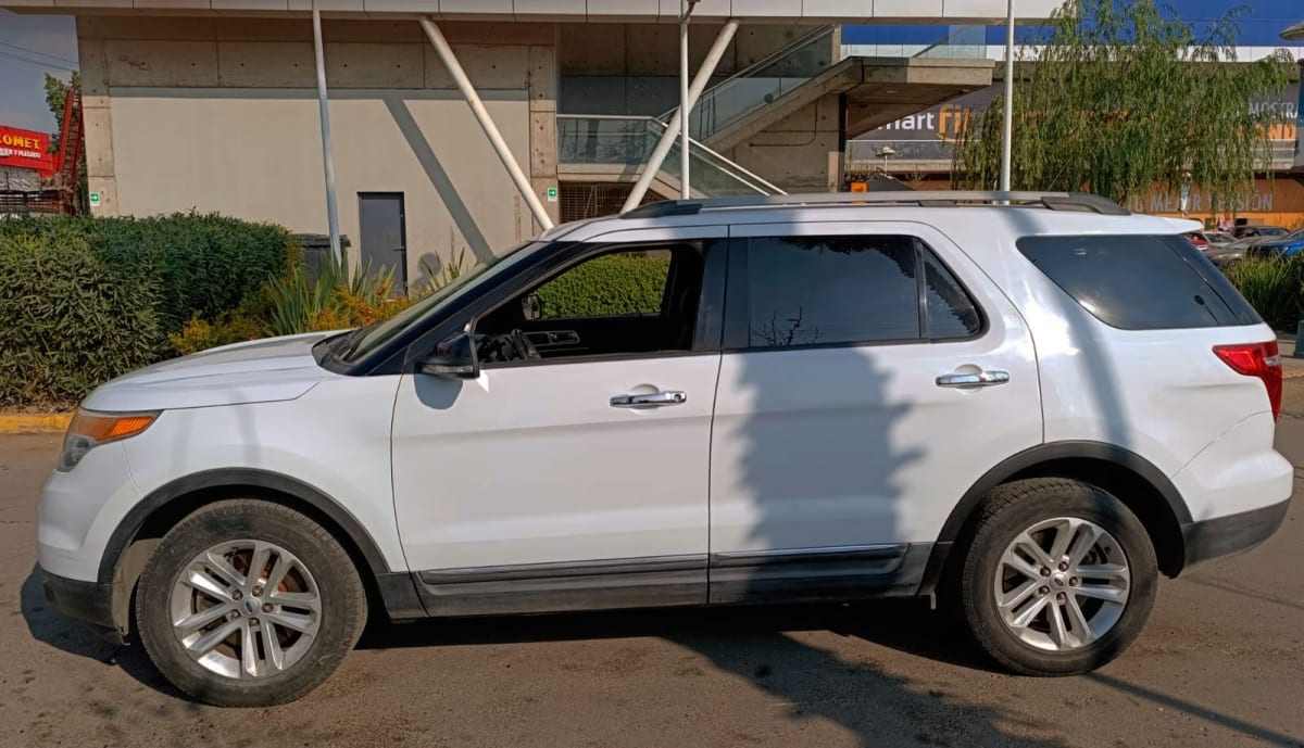 Ford Explorer Xlt 4x2 año 2014