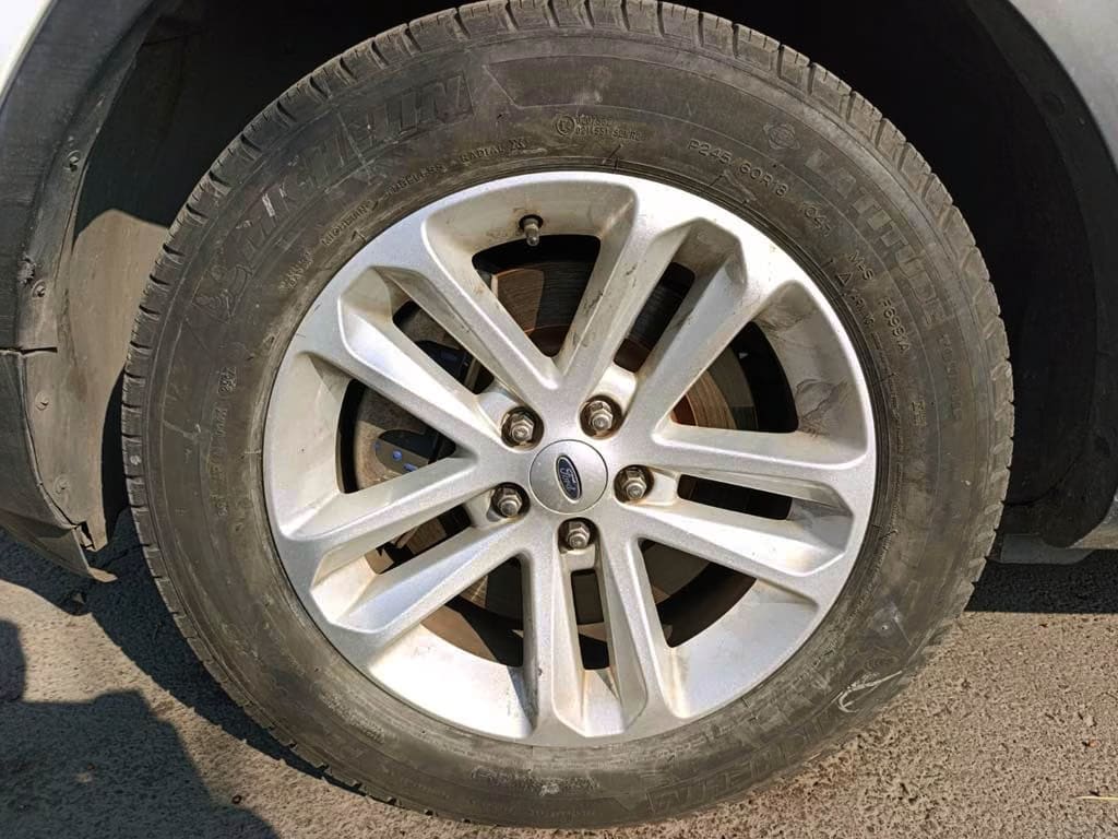 Ford Explorer Xlt 4x2 año 2014