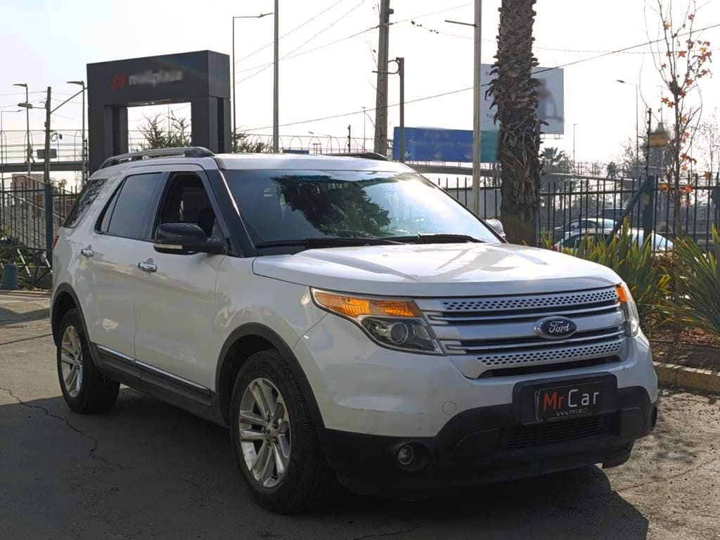 Ford Explorer Xlt 4x2 año 2014