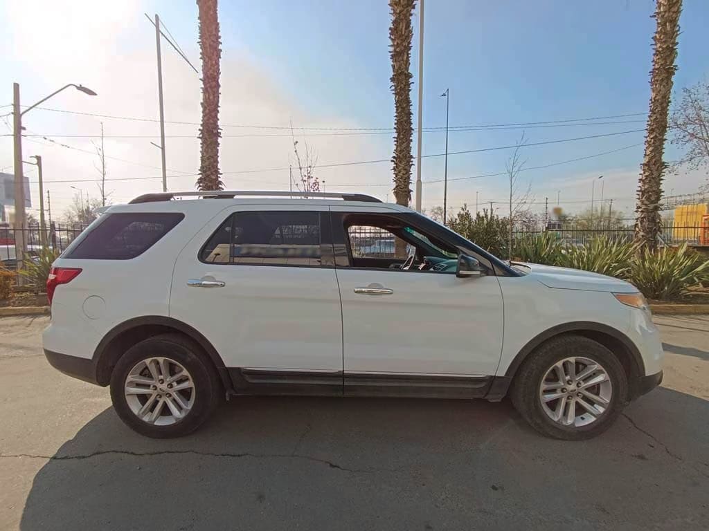 Ford Explorer Xlt 4x2 año 2014