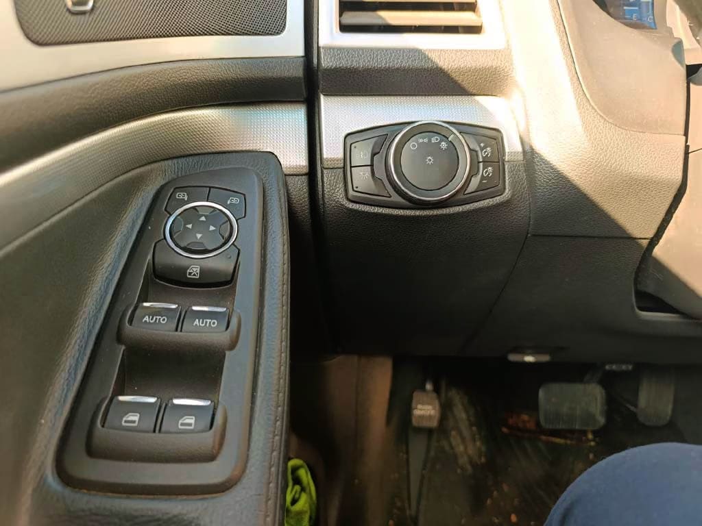 Ford Explorer Xlt 4x2 año 2014