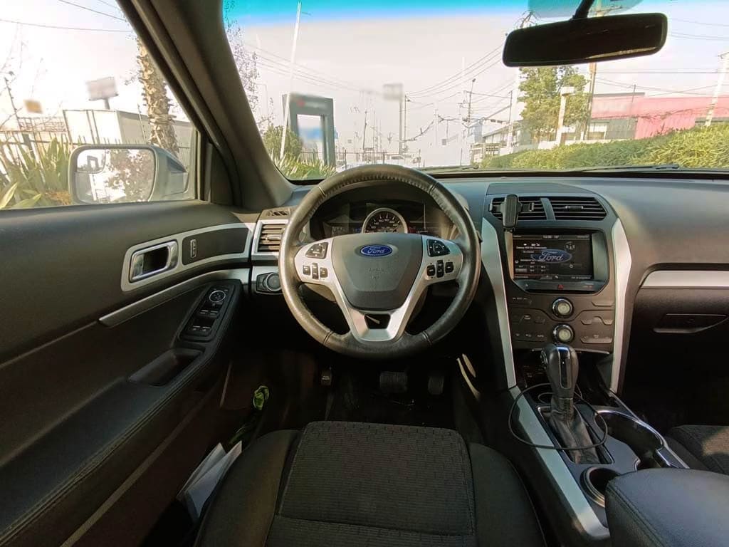 Ford Explorer Xlt 4x2 año 2014