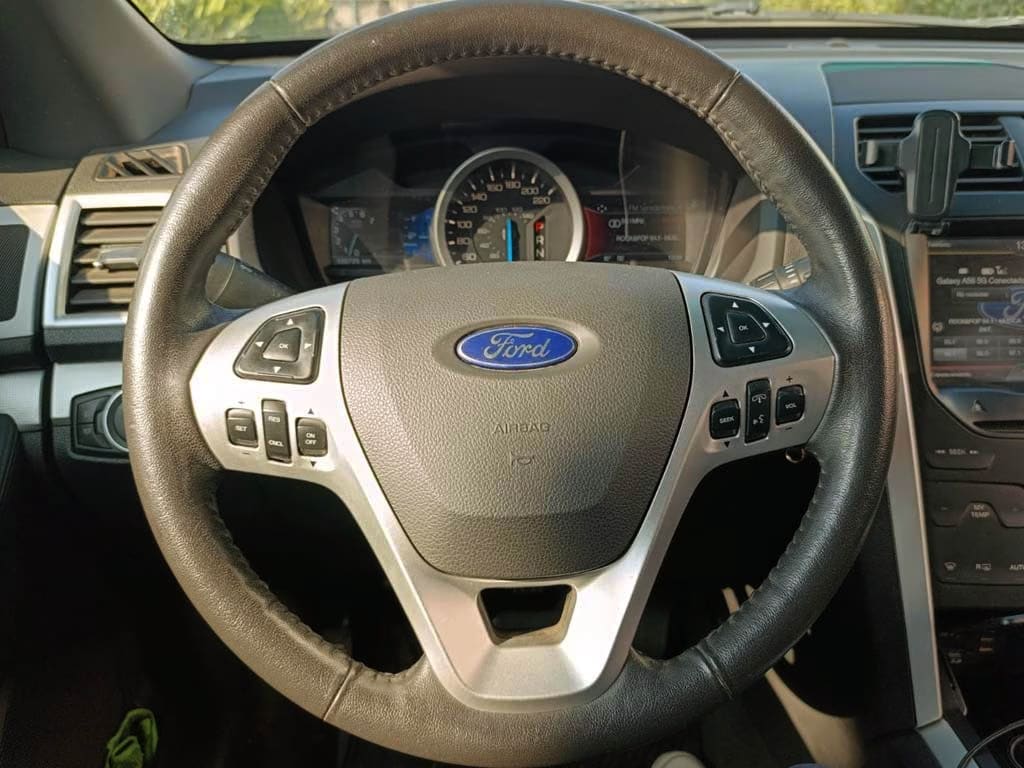 Ford Explorer Xlt 4x2 año 2014