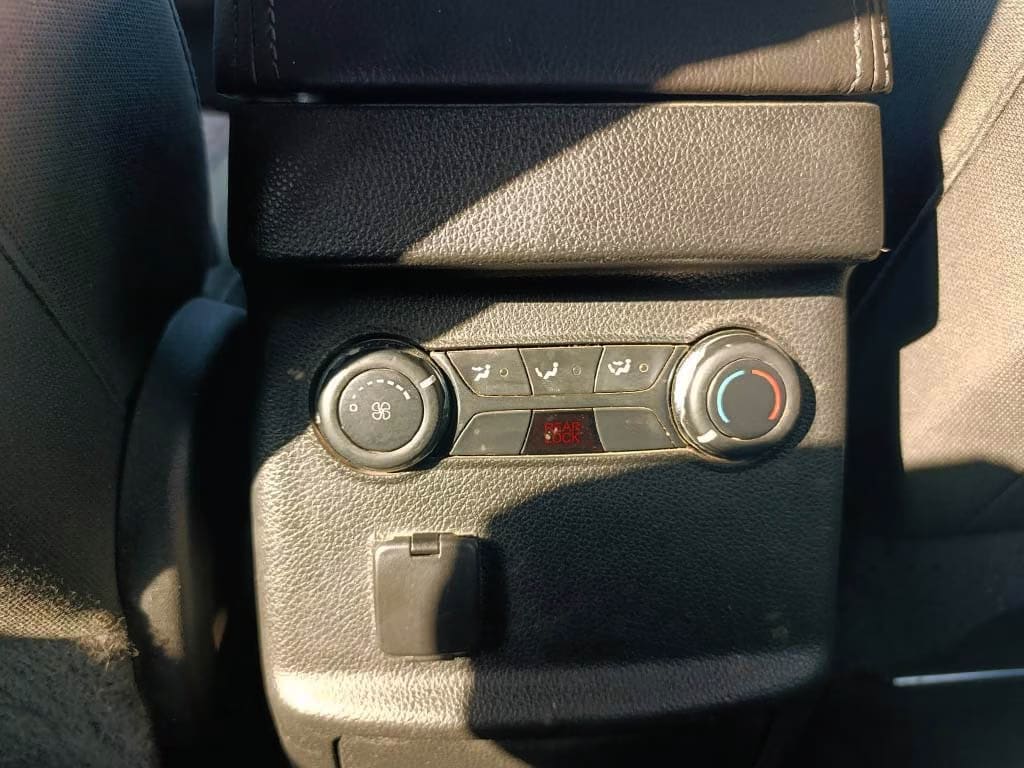 Ford Explorer Xlt 4x2 año 2014