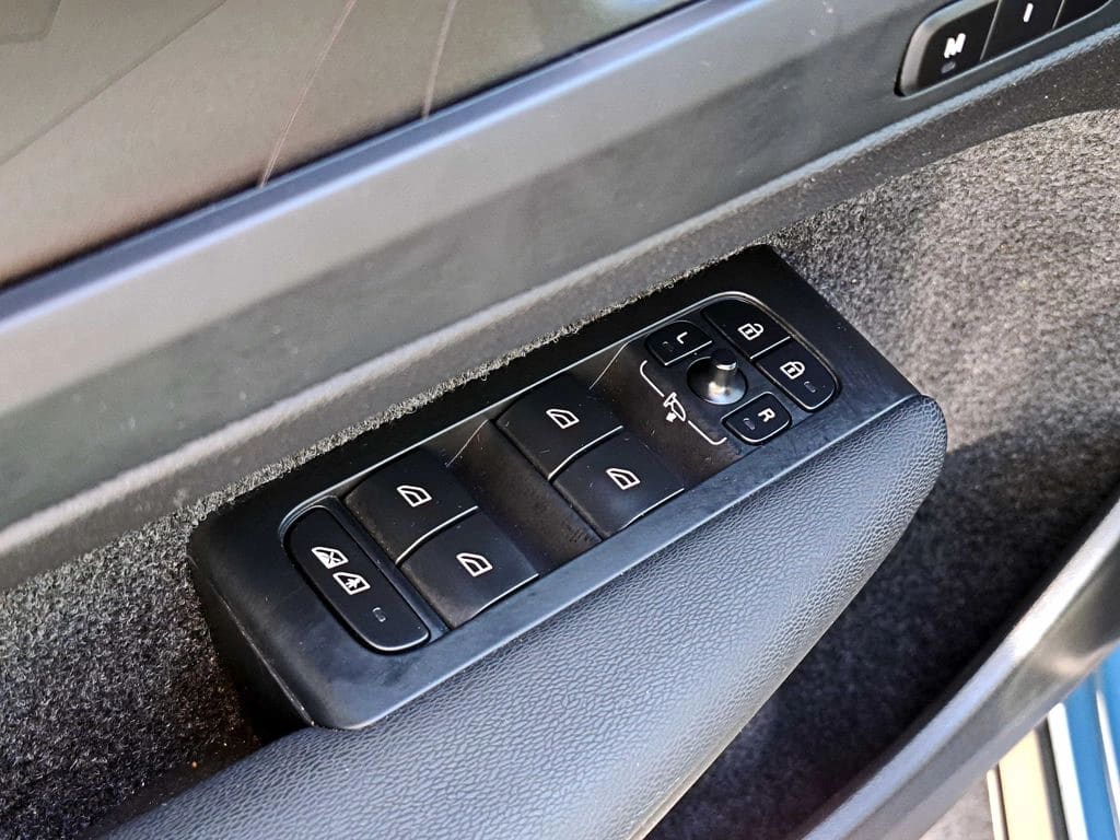 Volvo Xc40 T5 Hybrid R Design 1.5 At año 2023