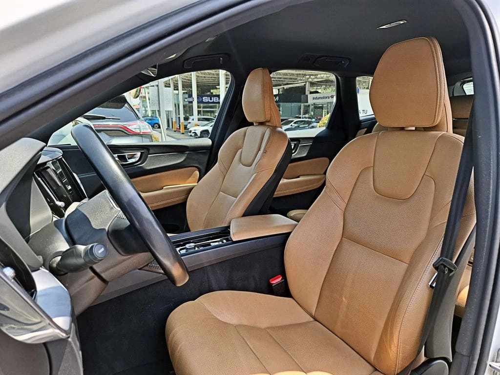 Volvo Xc60 2.0 T5 4x4 At 5p año 2021