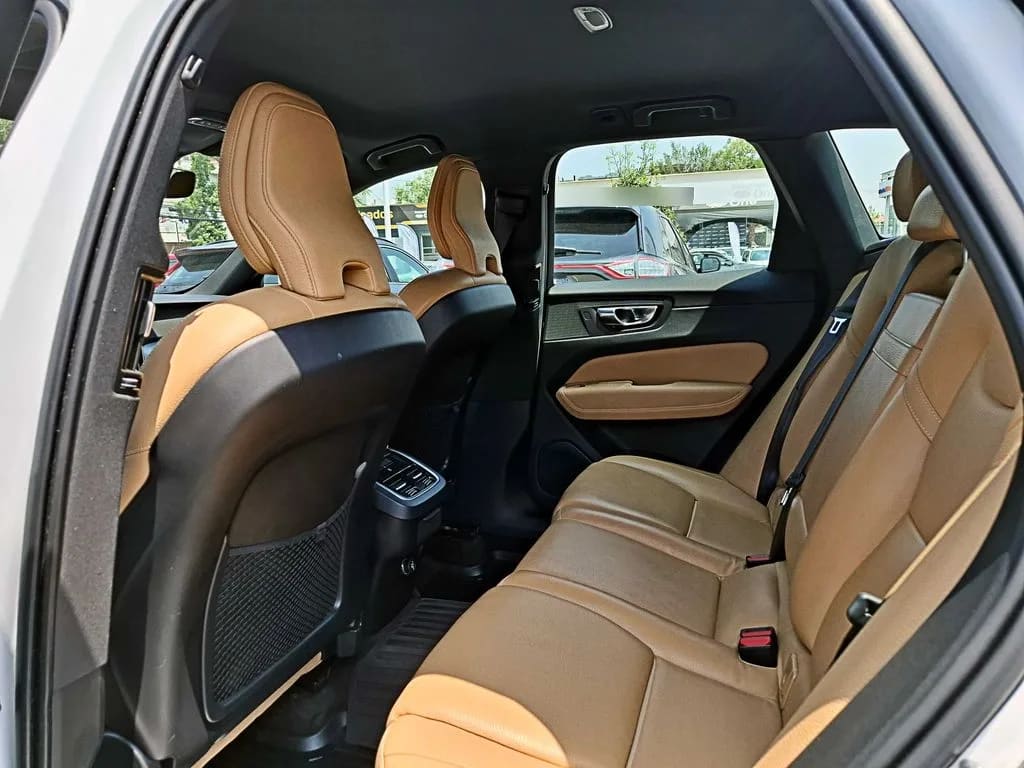 Volvo Xc60 2.0 T5 4x4 At 5p año 2021