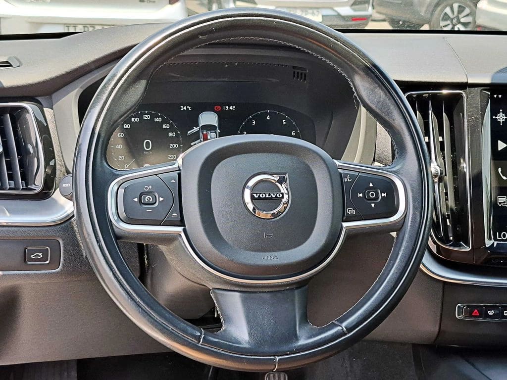 Volvo Xc60 2.0 T5 4x4 At 5p año 2021