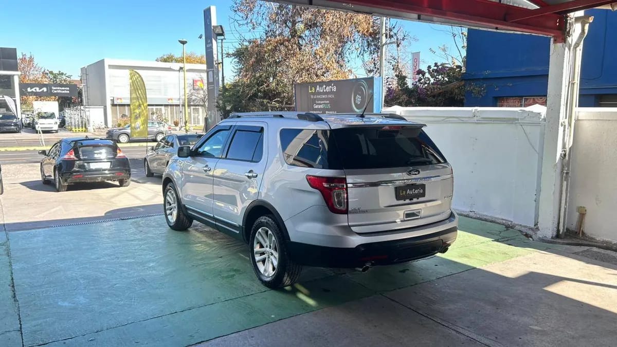 Ford Explorer Xlt 4x2 3.5 Aut año 2015