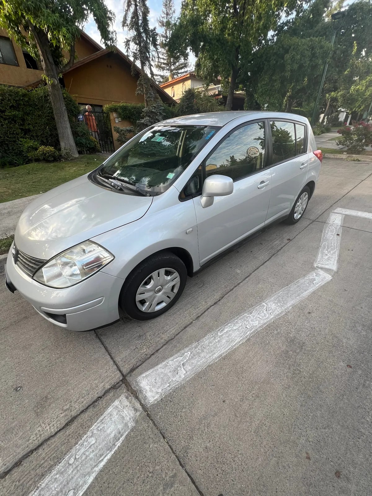 Nissan Tiida 1.6 Sedan S Ac Ll Mt 4x2 año 2011