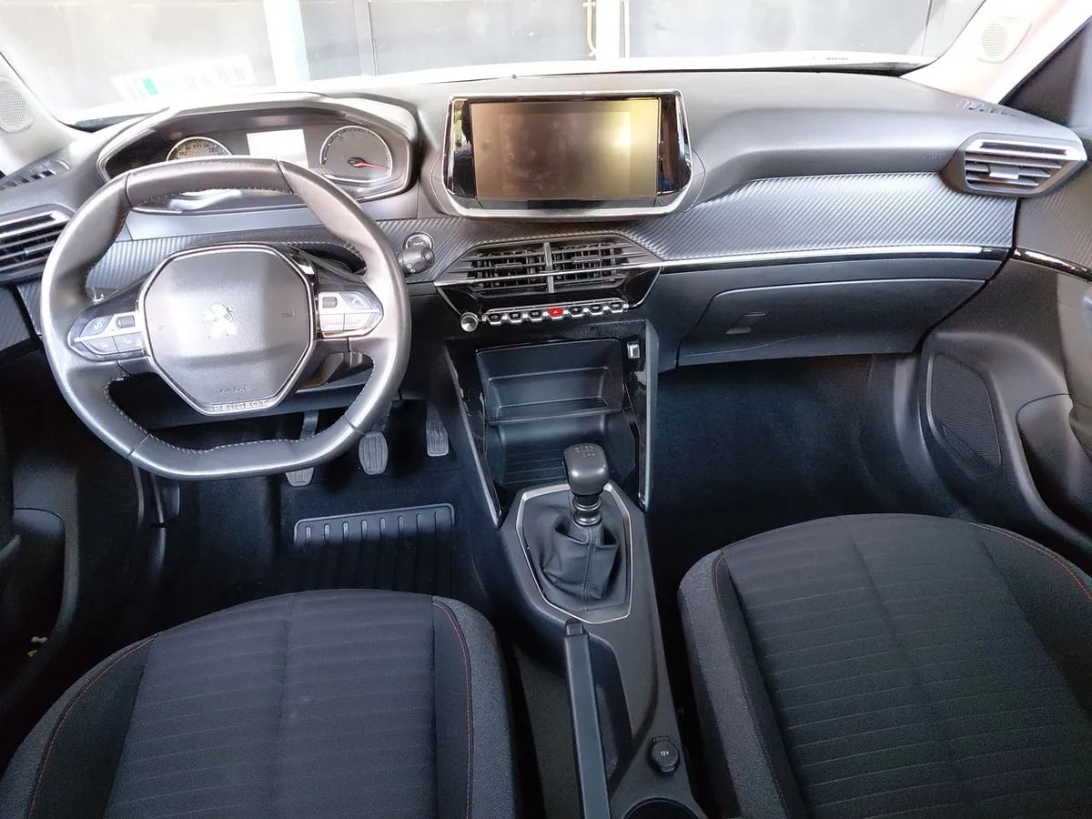 Peugeot 2008 1.2 Active Puretech 4x2 130 Mt 5p año 2021