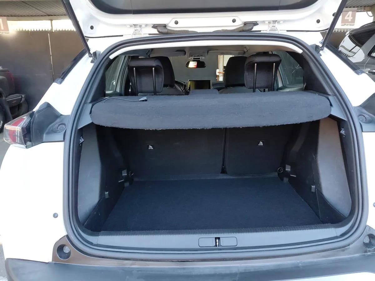 Peugeot 2008 1.2 Active Puretech 4x2 130 Mt 5p año 2021