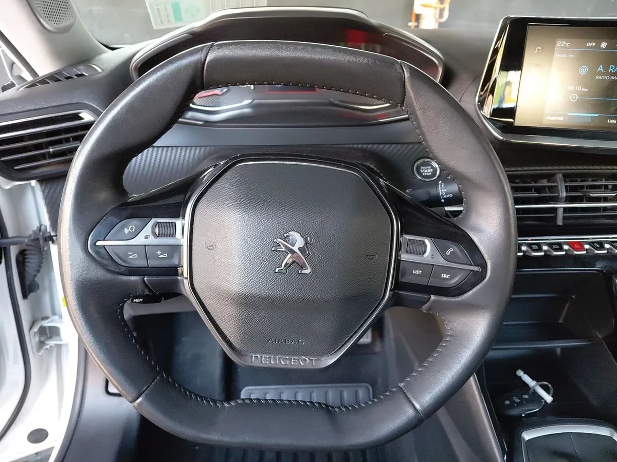 Peugeot 2008 1.2 Active Puretech 4x2 130 Mt 5p año 2021