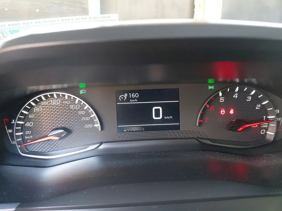 Peugeot 2008 1.2 Active Puretech 4x2 130 Mt 5p año 2021