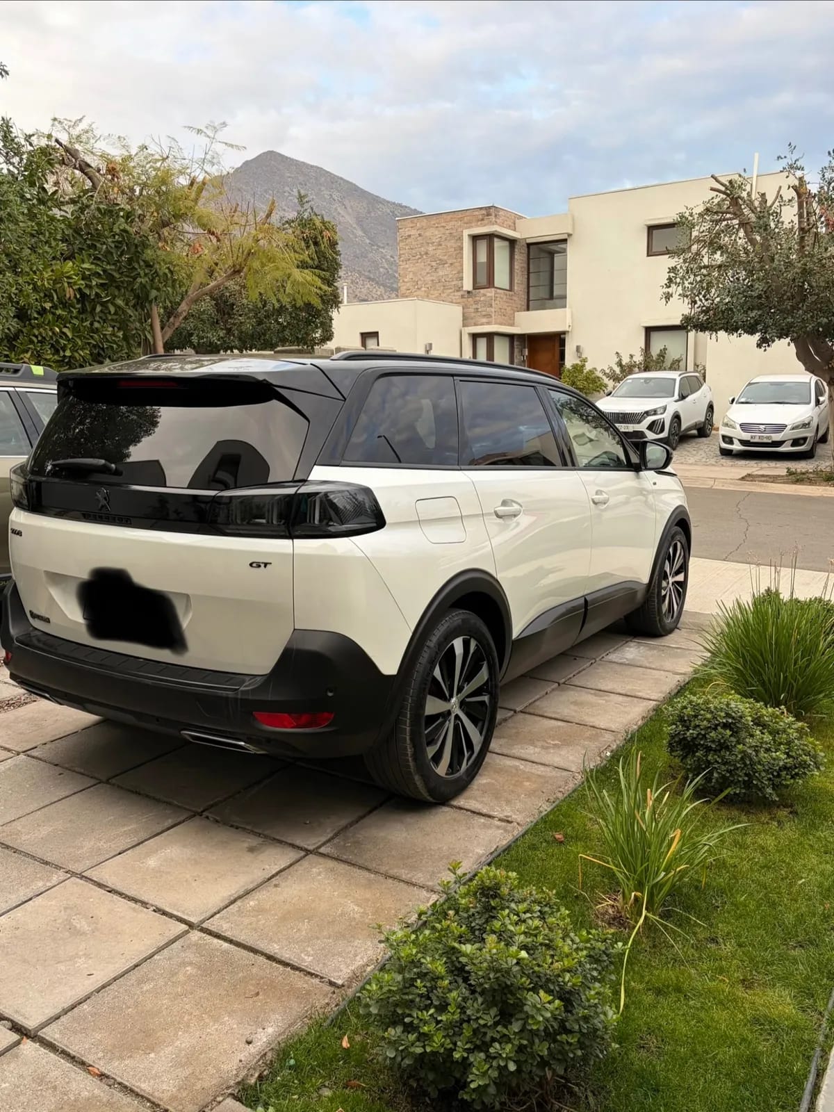 Peugeot 5008 1.5 Gt Black Pack Bluehdi 130 Eat8 At año 2024