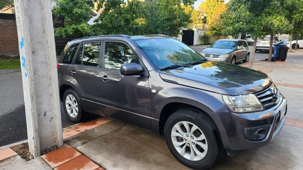 SUZUKI GRAND NOMADE 2.4 Glx Nav Mt 4x2 año 2016