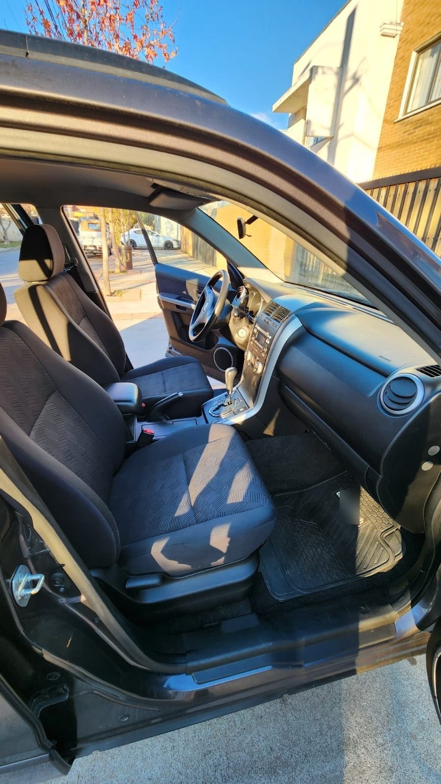 SUZUKI GRAND NOMADE 2.4 Glx Nav Mt 4x2 año 2016